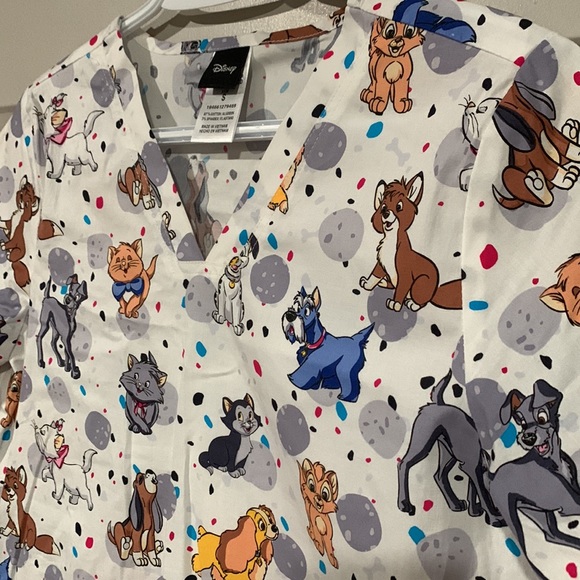 DISNEY Aristocats Scrub Top with front pockets - Picture 2 of 6